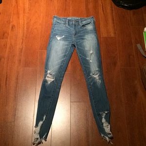 Women’s high waisted destroyed jeggings